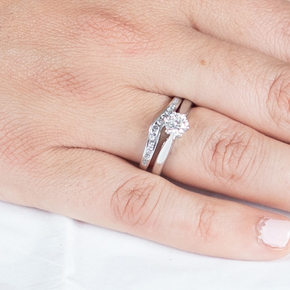 14k  white gold solitaire and wedding ring - Picture 4 of 4